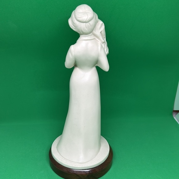 Maryetta Statue A Mother's Love Porcelain Figurine Solid Walnut Base w/Name 10” - Picture 4 of 11